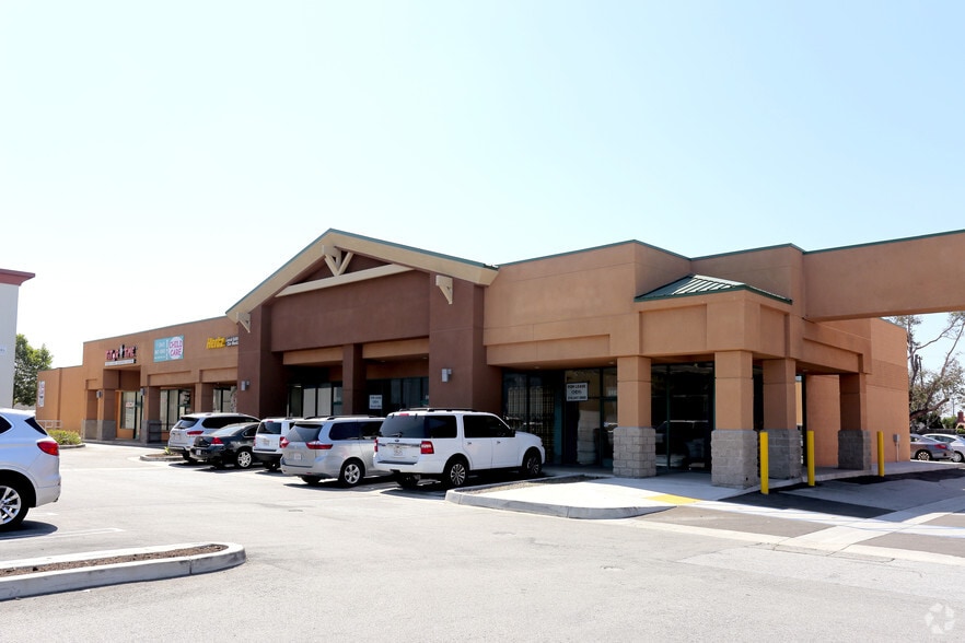 More Photos Of 6404-6514 South St, Lakewood Unknown For Lease