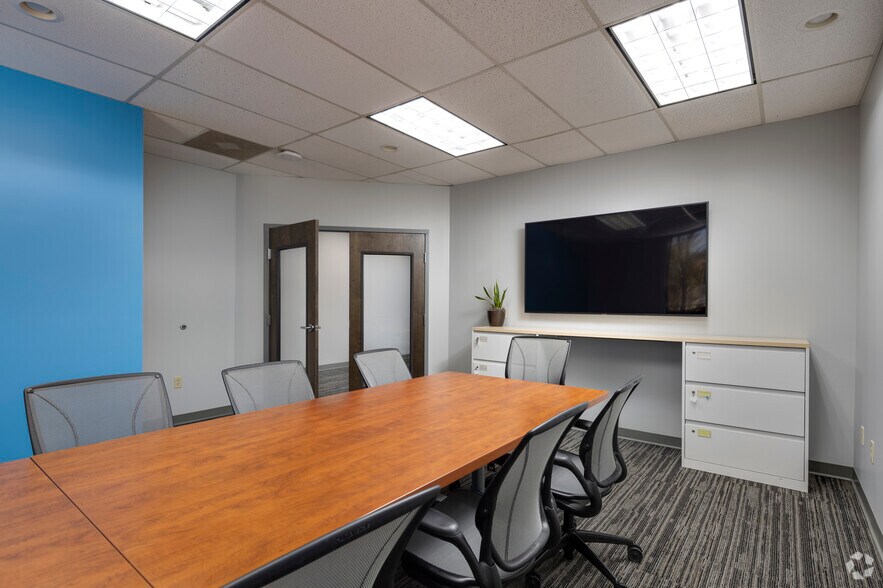 More Photos Of 220 Stoneridge Dr, Columbia Unknown For Lease