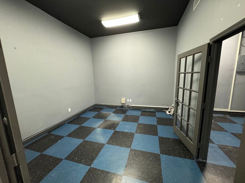 More Photos Of 2032-2046 Harrison St, Hollywood Storefront For Lease