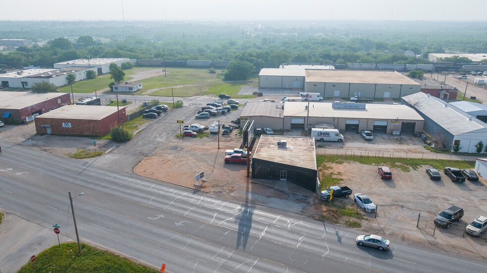 More Photos Of 509 S Treadaway Blvd, Abilene Flex For Sale