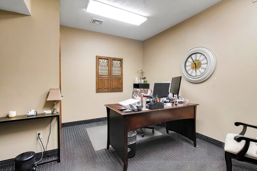 More Photos Of 2425 Medina Rd, Medina Office For Lease