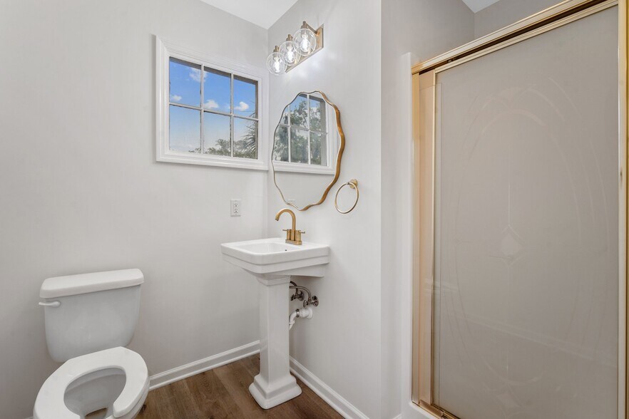 More Photos Of 609 Carteret St, Beaufort Storefront Retail Residential For Lease