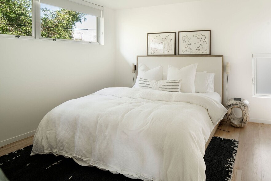 More Photos Of 608 Westminster Ave, Venice Apartments For Sale