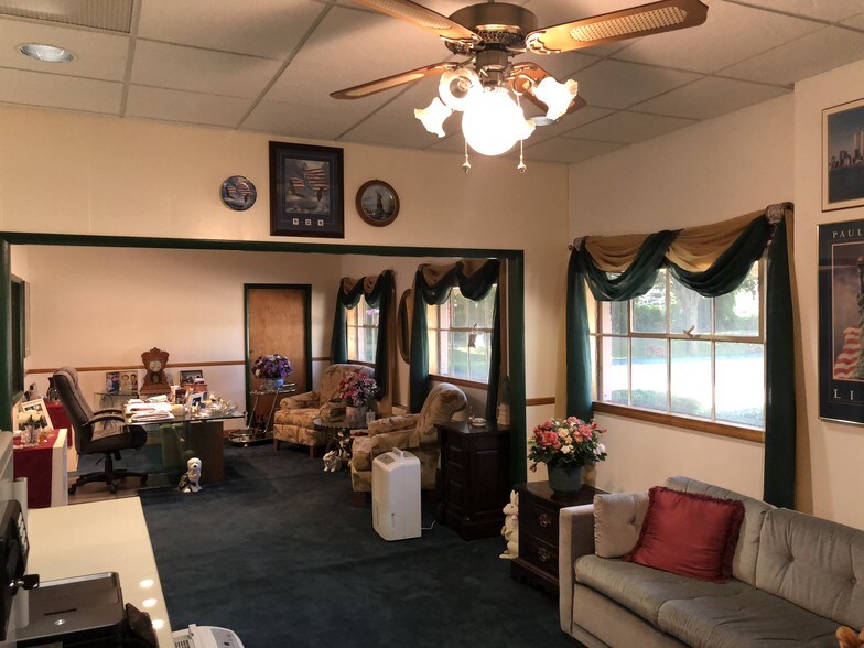 More Photos Of 56495 Grand River Ave, New Hudson Warehouse For Lease