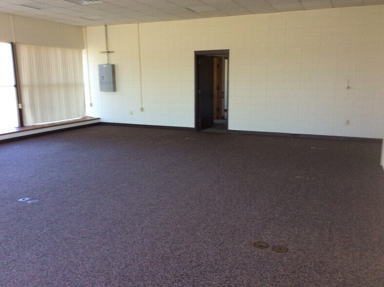 More Photos Of 180 Commerce Ctr, Greenville Warehouse For Lease