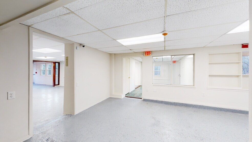 More Photos Of 220 Silver Lake Rd, Dingmans Ferry Office For Sale