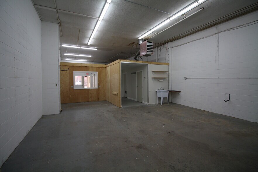 More Photos Of 242 12B St N, Lethbridge Warehouse For Sale