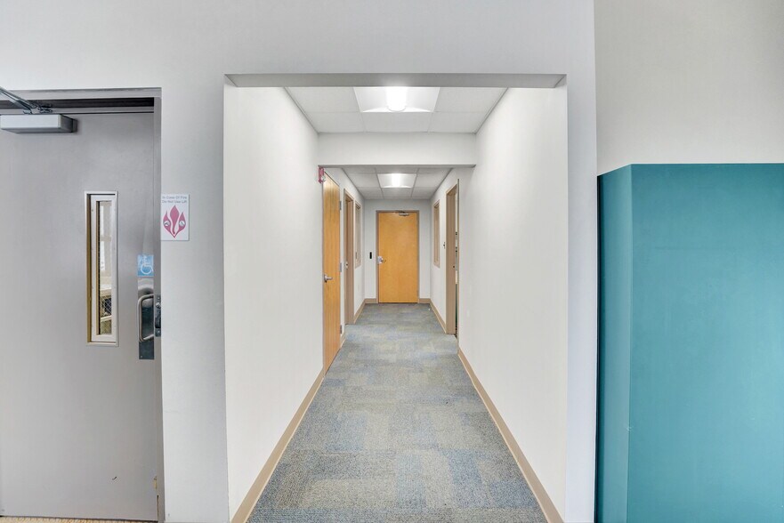More Photos Of 26 Steele Ave, Arcade Office For Lease