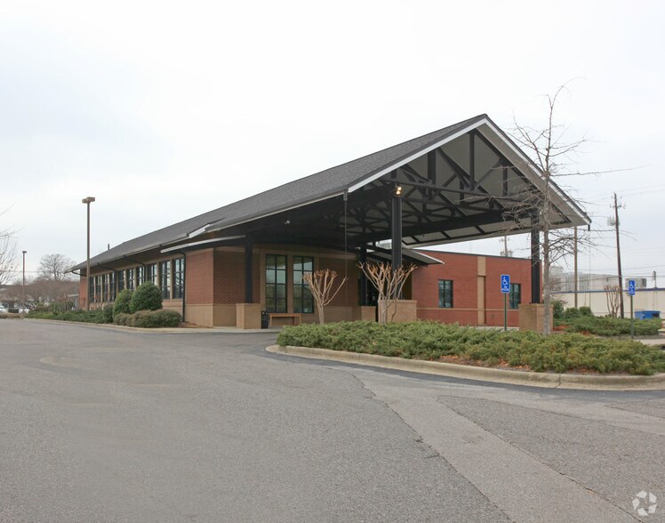 Primary Photo Of 633 Lomb Ave SW, Birmingham Medical For Lease