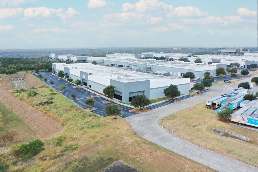 More Photos Of 6301 E Stassney Ln, Austin Warehouse For Lease