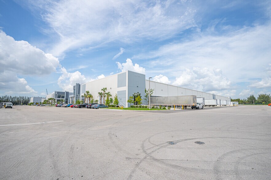 More Photos Of 1620 NW 215th St, Miami Gardens Unknown For Lease