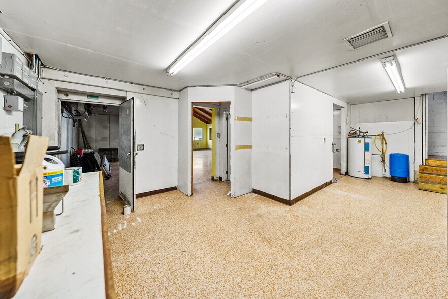 More Photos Of 21823 Highway 62, Shady Cove Storefront For Lease