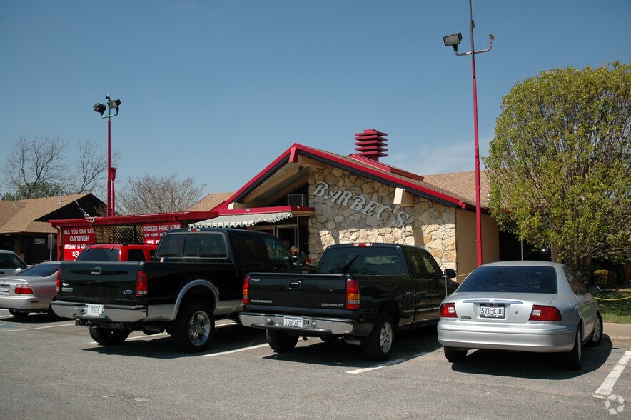 More Photos Of 8949 Garland Rd, Dallas Restaurant For Lease