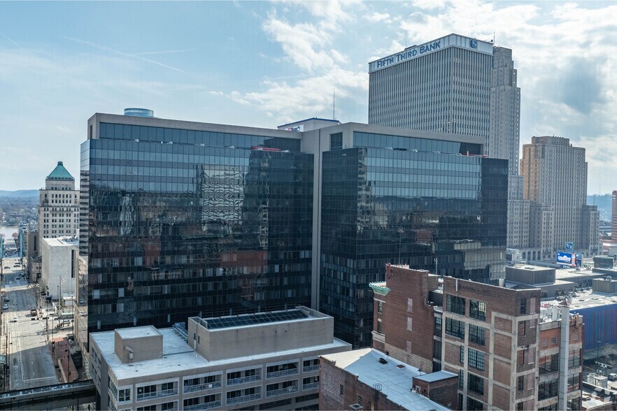 More Photos Of 580 Walnut St, Cincinnati Office For Lease