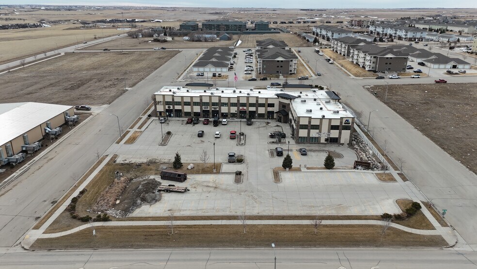 More Photos Of 3210 27th St W, Williston Office For Lease