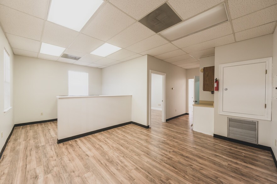 More Photos Of 2002 20th St, Kenner Office For Sale