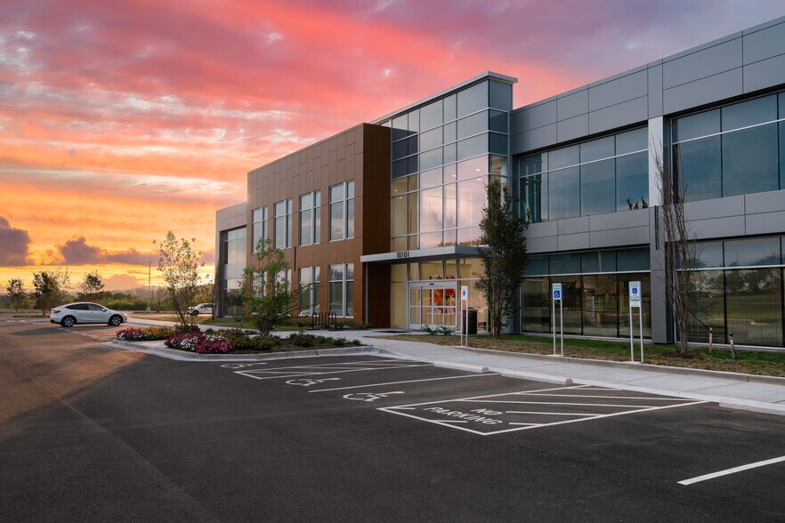 More Photos Of 10101 Global Way, Knoxville Medical For Lease
