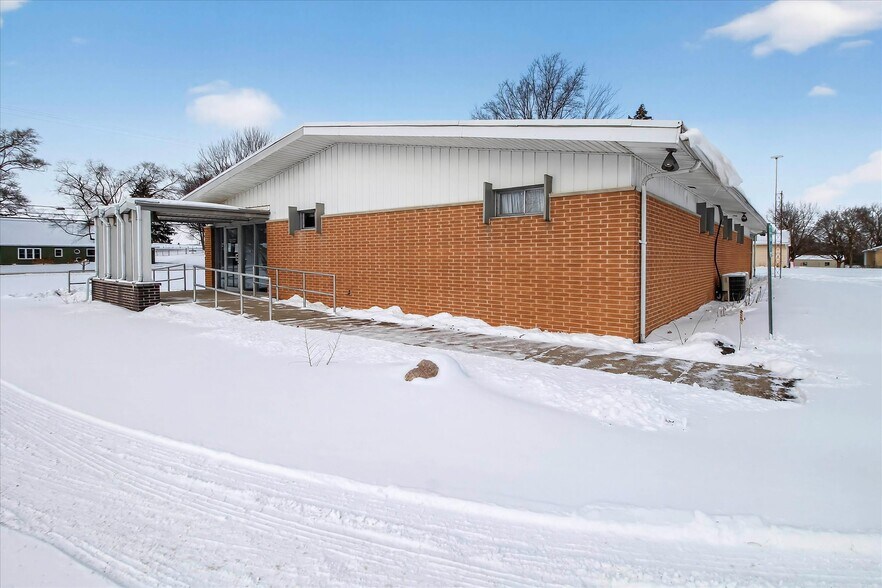 More Photos Of 820 N Pine River St, Ithaca Healthcare For Sale