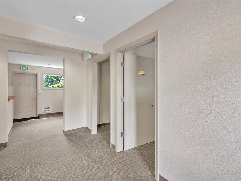 More Photos Of 7522 221st Pl SW, Edmonds Office For Sale