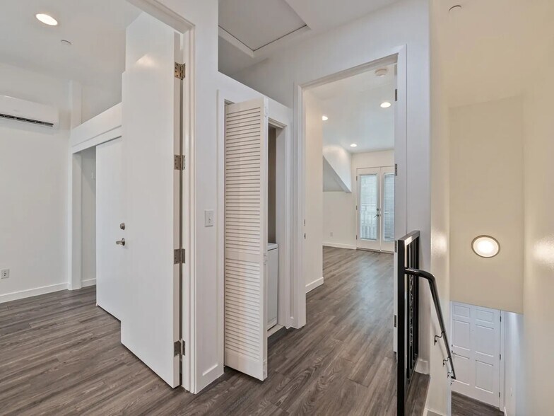 More Photos Of 1227 W 30th St, Los Angeles Apartments For Sale