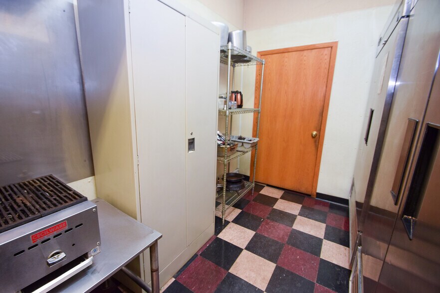 More Photos Of 111 Main St, Roscoe Bar For Sale