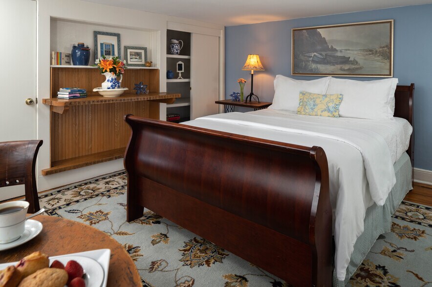 More Photos Of 28 W Bridge St, New Hope Hospitality For Sale