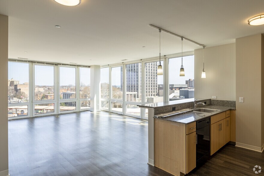 More Photos Of 6448-6464 N Sheridan Rd, Chicago Apartments For Lease