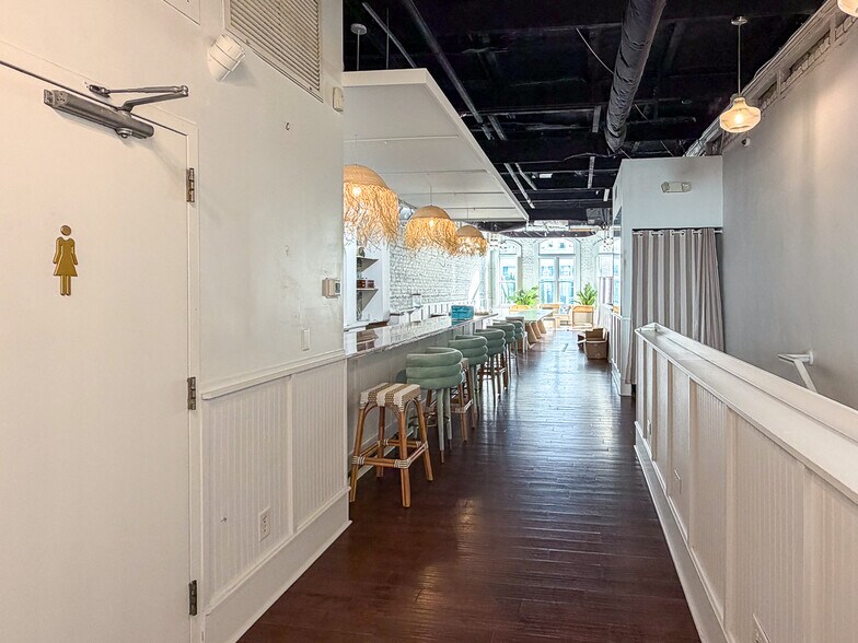 More Photos Of 345 King St, Charleston Storefront Retail Office For Lease