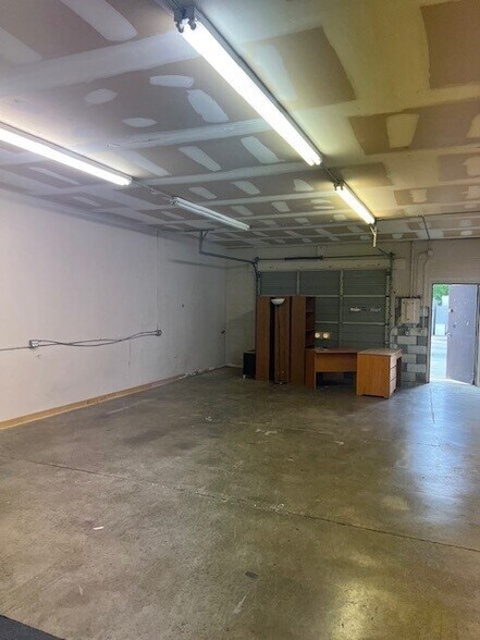 More Photos Of 6014 Mcdaniel Ln, Charlotte Light Distribution For Lease