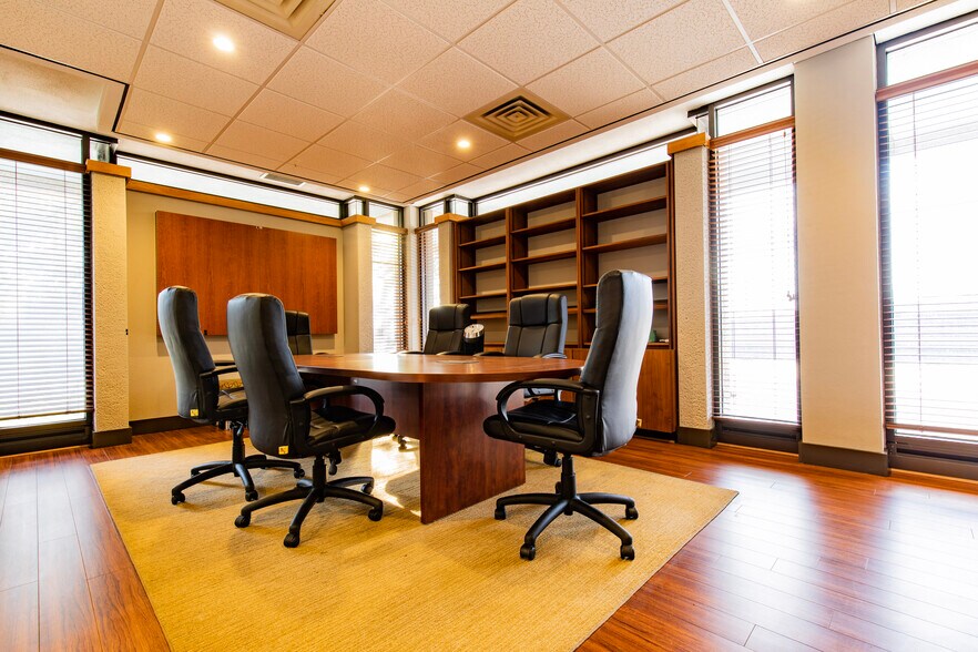 More Photos Of 7900 Shoal Creek Blvd, Austin General Retail For Sale