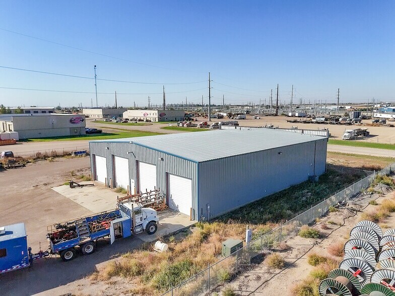 More Photos Of 5042 Jackson St, Williston Warehouse For Lease