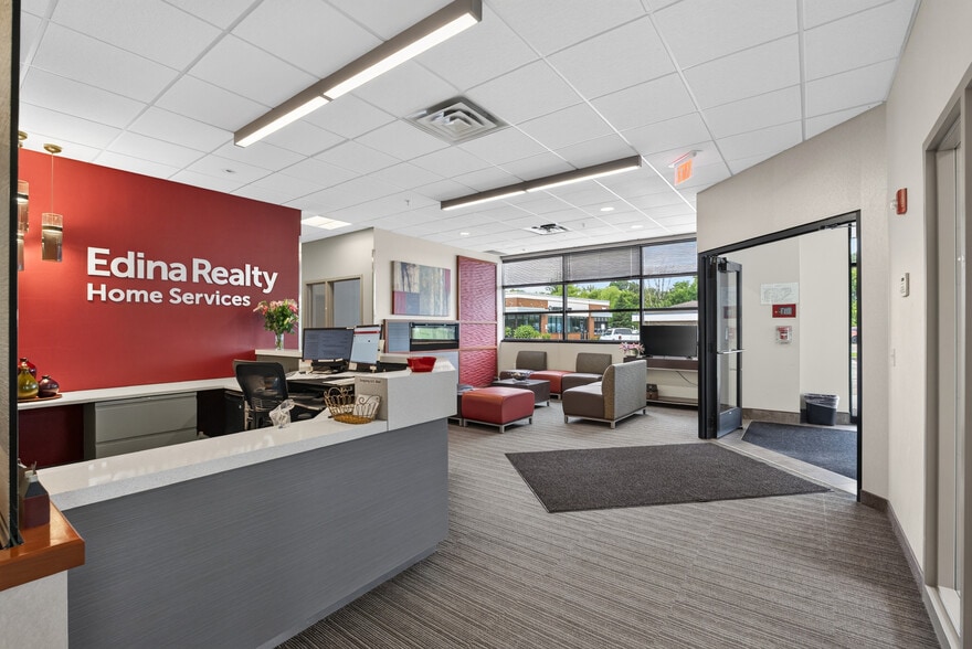 More Photos Of 9605 Schmidt Lake Rd, Plymouth Office Residential For Lease