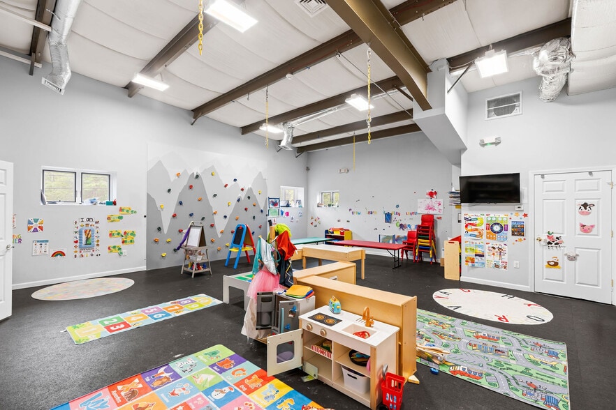 More Photos Of 1 Beverly Dr, Sterling Storefront For Sale