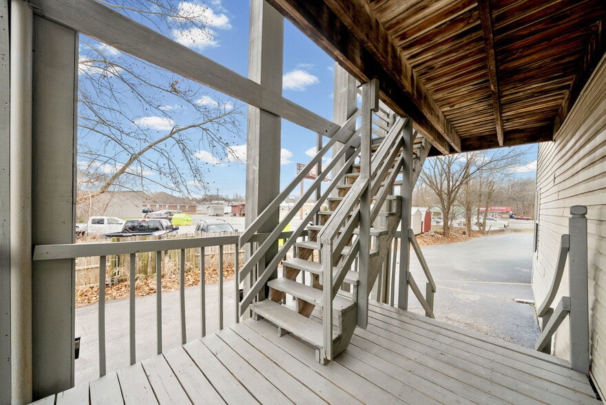 More Photos Of 1959 Fort Campbell Blvd, Clarksville Freestanding For Sale