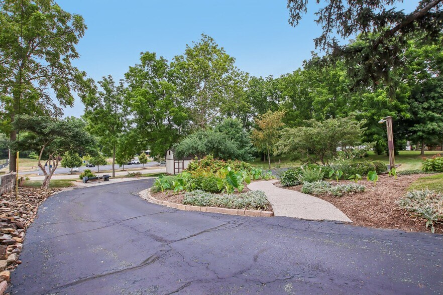 More Photos Of 399 W Main St, Greenwood Office For Sale