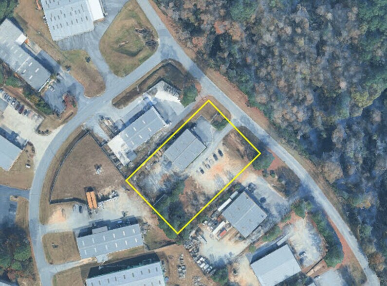 More Photos Of 181 Woodfield Dr, Macon Warehouse For Lease