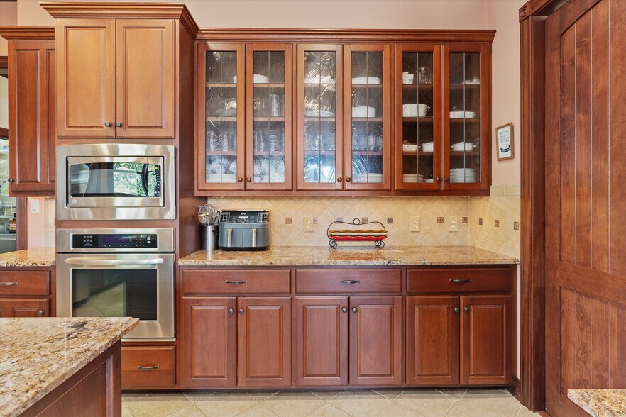 More Photos Of 1092 FM 3000, Elgin Specialty For Sale