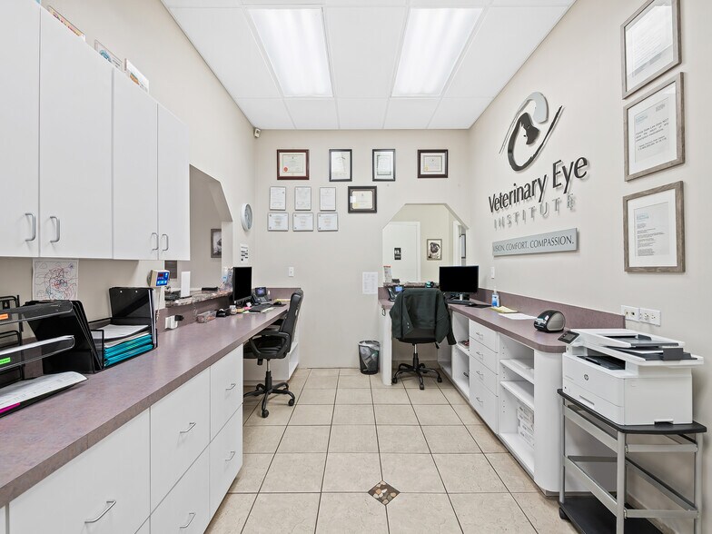 More Photos Of 372 S Powerline Rd, Deerfield Beach Storefront Retail Office For Sale