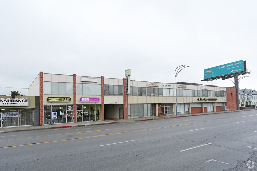 More Photos Of 14640 Victory Blvd, Van Nuys Storefront Retail Office For Lease