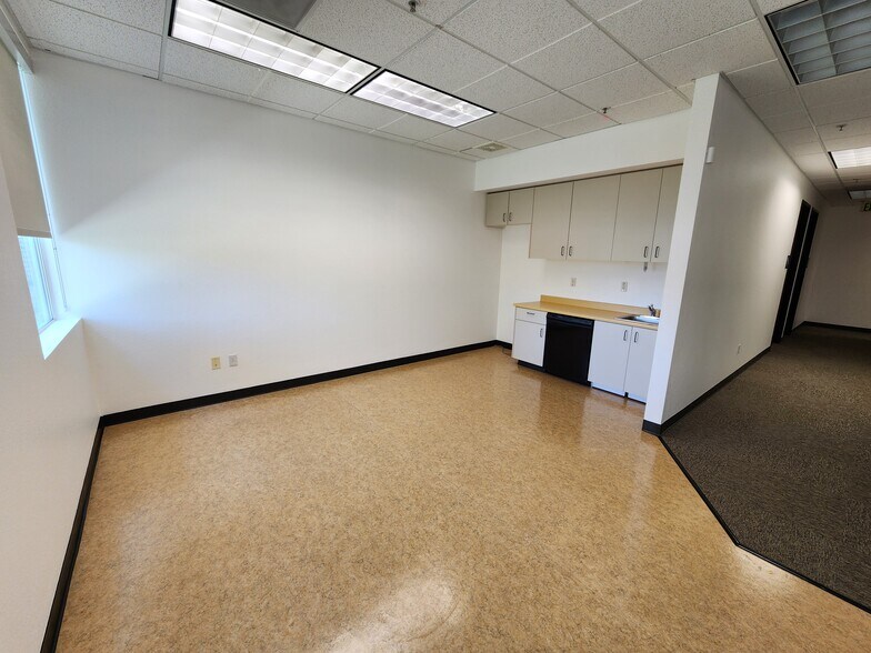 More Photos Of 3700 Hilborn Rd, Fairfield Medical For Sale