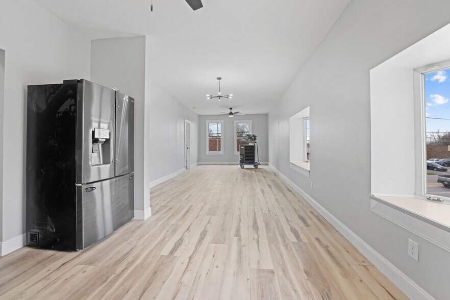 More Photos Of 1890 S High St, Columbus Light Distribution For Sale