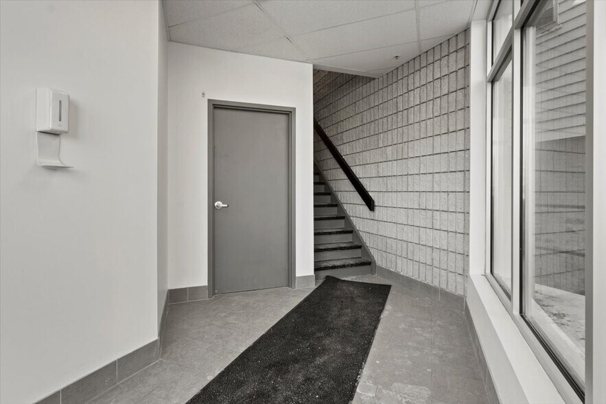 More Photos Of 2 Brock St W, Uxbridge Storefront Retail Office For Lease