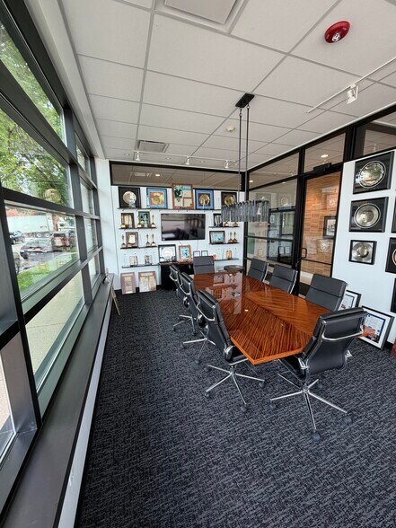 More Photos Of 101 W Capitol Dr, Milwaukee Warehouse For Sale