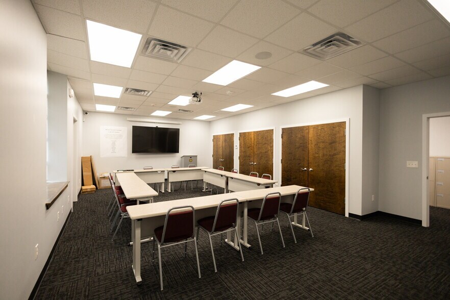 More Photos Of 190 Tenby Chase Dr, Delran Office For Lease