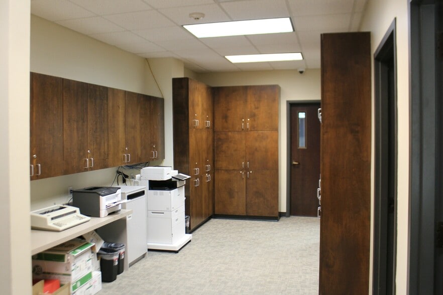 More Photos Of 601 Crescent Blvd, Ridgeland Office For Lease