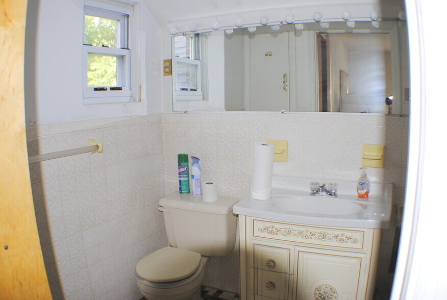 More Photos Of 501 Burton Ave, Youngwood Office For Sale