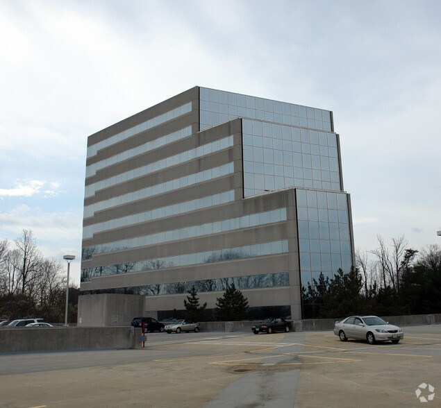 More Photos Of 2010 Corporate Ridge Rd, McLean Office For Lease