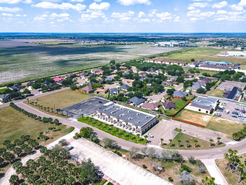 More Photos Of 848 Palm Dr, Elsa Office For Lease