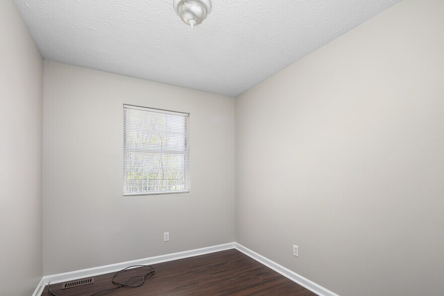 More Photos Of 117 Bradford Dr, Paris Apartments For Sale