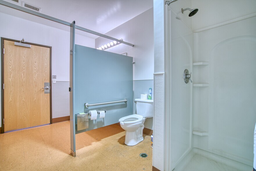 More Photos Of 590 Burbank St, Broomfield Flex For Lease